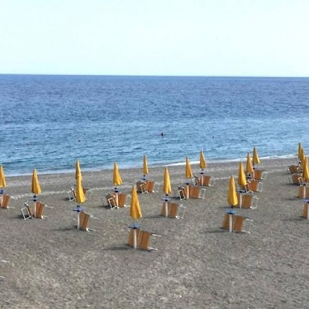 Casa Vacanze Thea Giardini Naxos Bagian luar foto