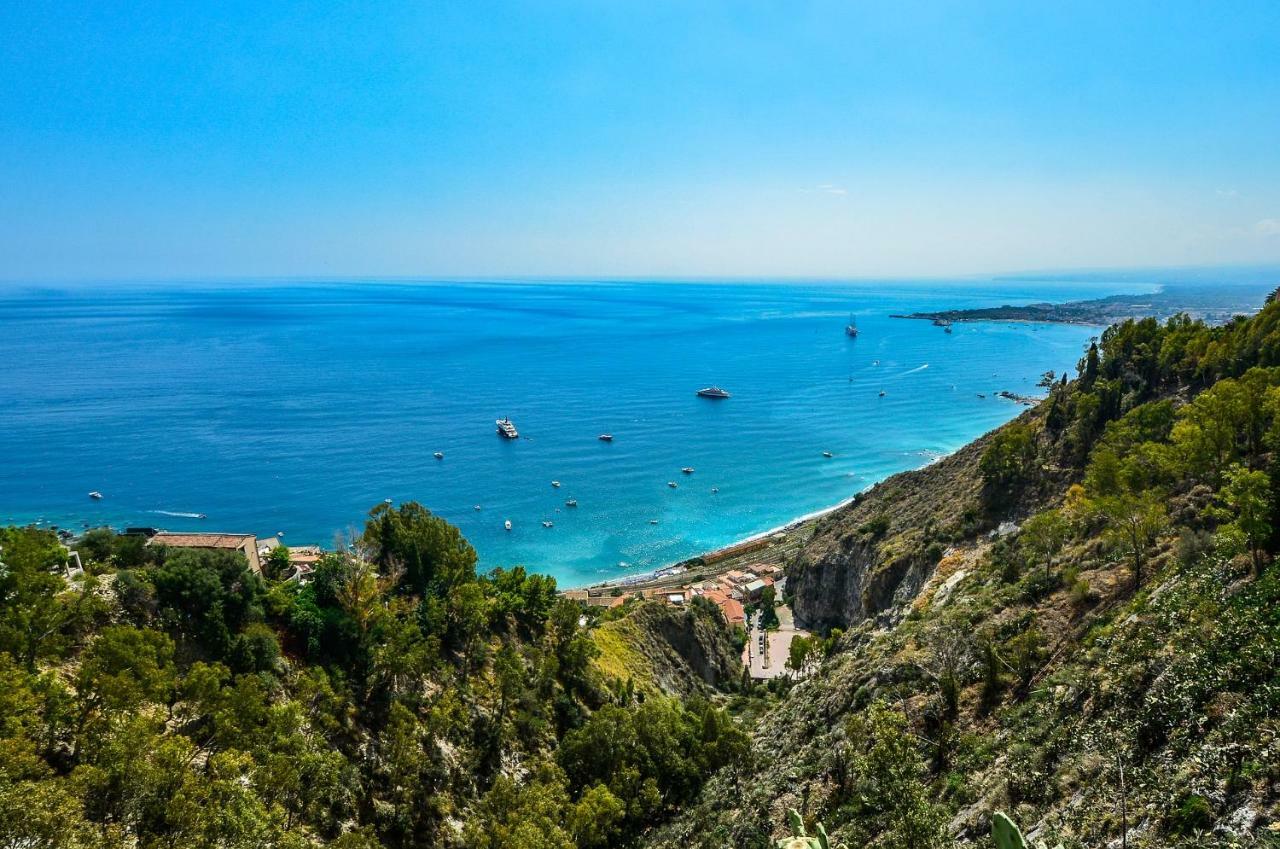 Casa Vacanze Thea Giardini Naxos Bagian luar foto