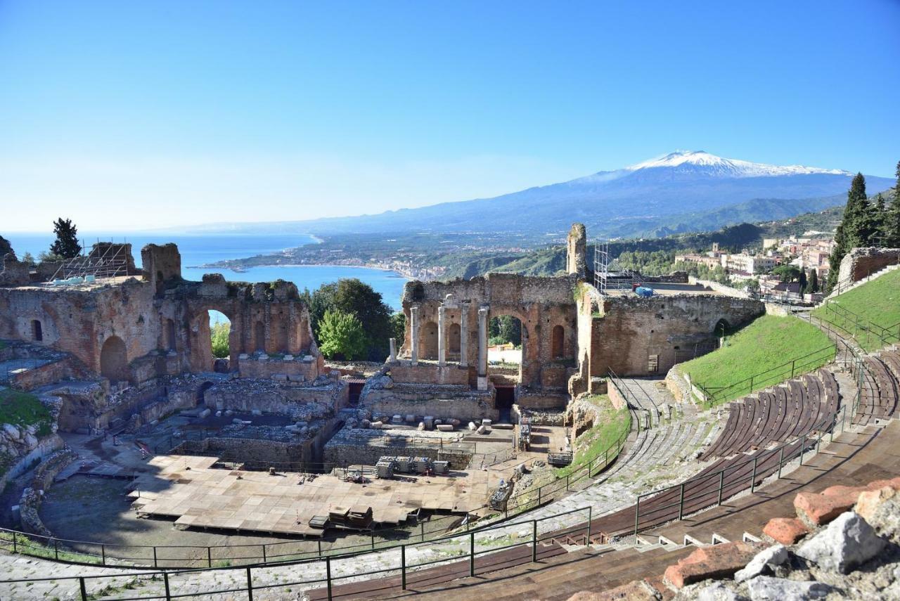 Casa Vacanze Thea Giardini Naxos Bagian luar foto